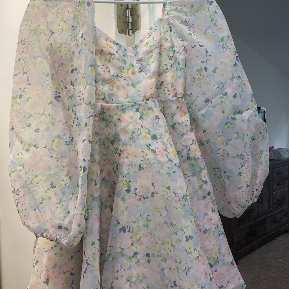 Selkie Floral Puff Dress - Picture 3 of 5